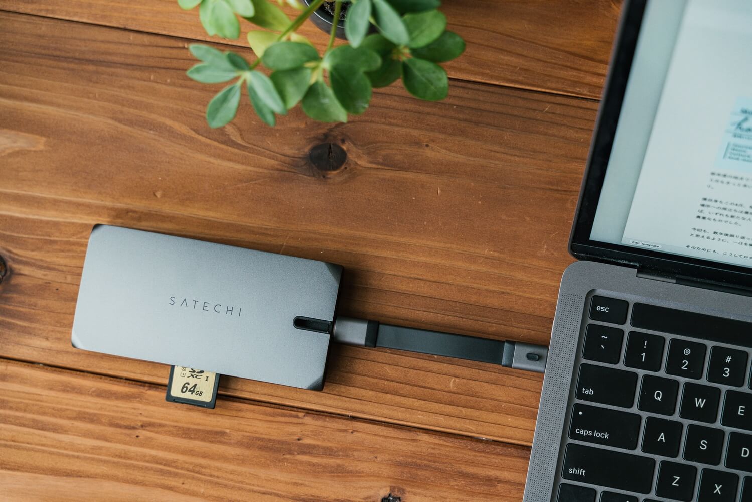 イブなどに☛ Satechi On-The-Go マルチ USB-Cハブ 9-in-1 (スペース